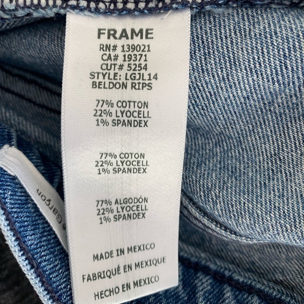 Frame Le Garcon Distressed
Jeans Size 23 Beldon Rips Mid Rise
Straight Fit - Picture 15 of 16